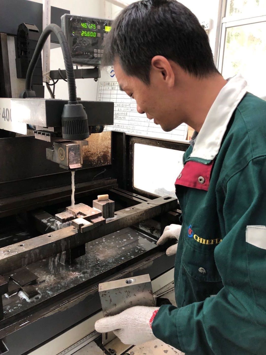 線切割機
